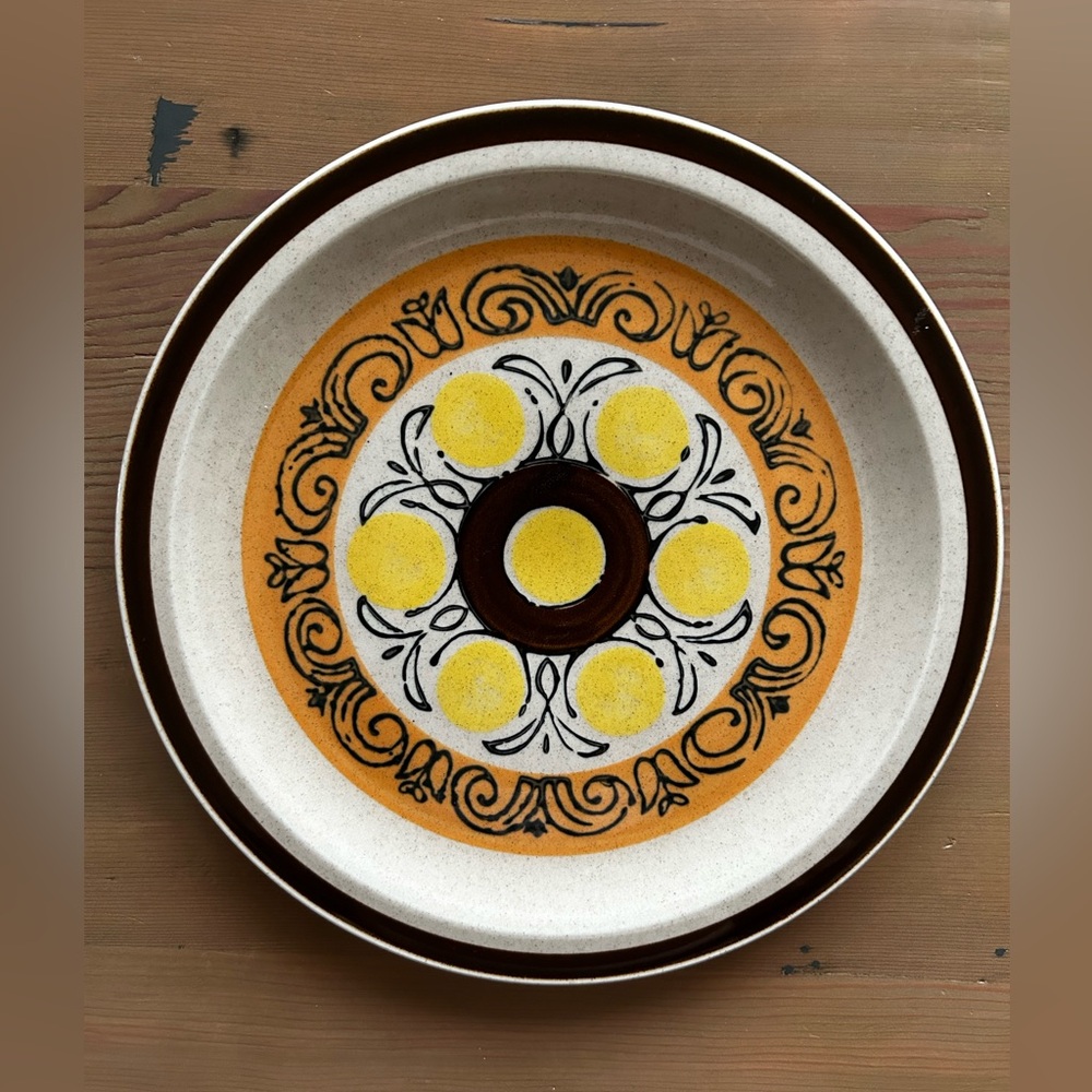 Vista Stoneware ‘OpArt’ 10.5” plate